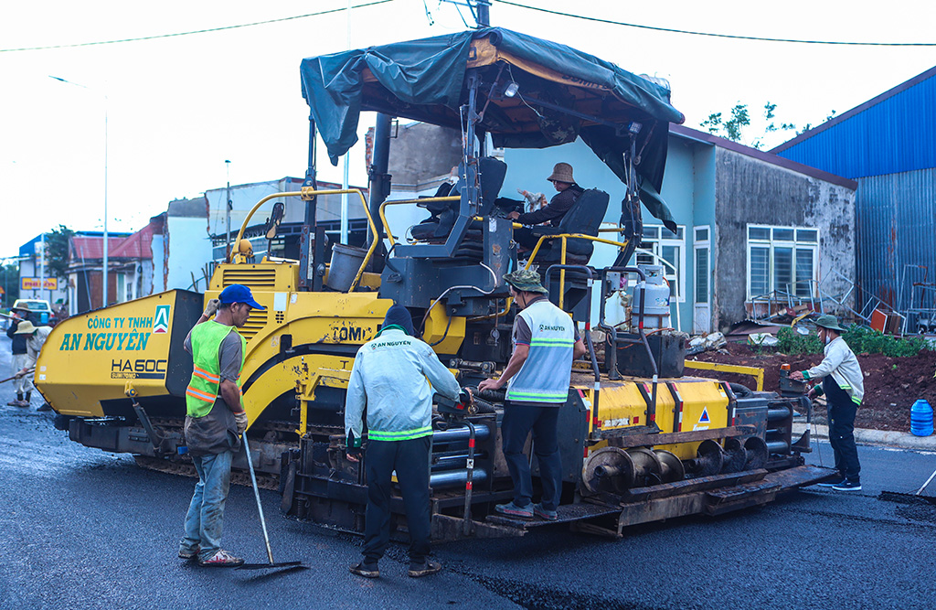 Bí thư Tỉnh ủy Đắk Lắk kiểm tra thực địa công tác triển khai thi công các dự án giao thông trọng điểm